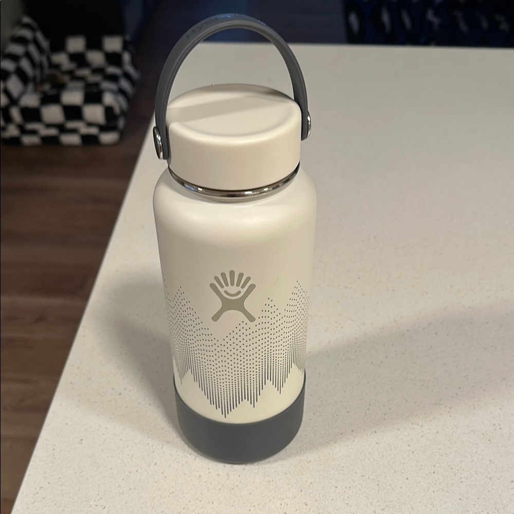 Hydro Flask Cream Water Bottle